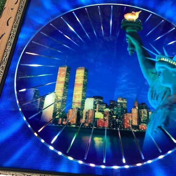 Vintage Motion & Lights Statue of Liberty Picture with Frame - Picture 3 of 12